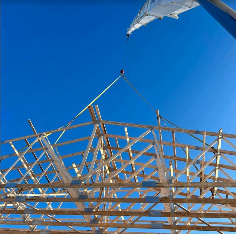 You are currently viewing Lifting 80 Foot Truss Sections