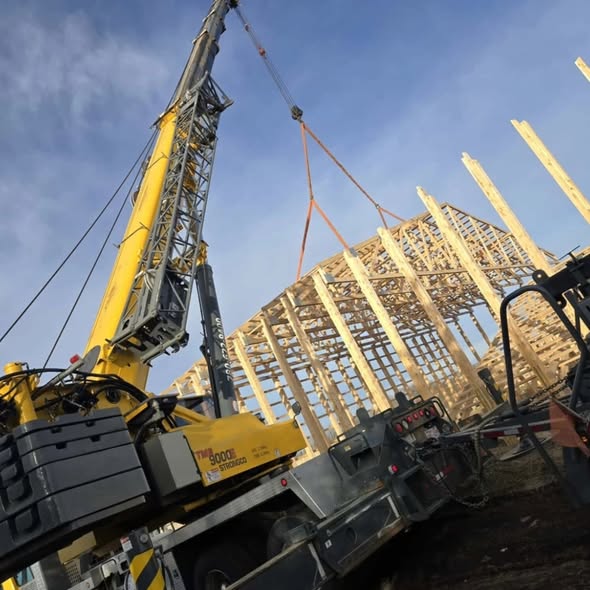 Read more about the article Lifting Huge Truss Secsions!